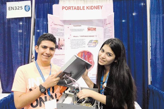 Sedemnajstletni Serage Amatory in 16-letna Celia El Halabi iz Libanona sta razvila prenosno ledvico, ki omogoča izvajanje...