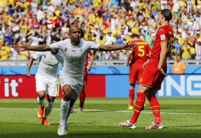 Feghouli je bil v 24. minuti natančen z bele točke in Alžirce popeljal do nepričakovanega vodstva. (Foto: Reuters) 