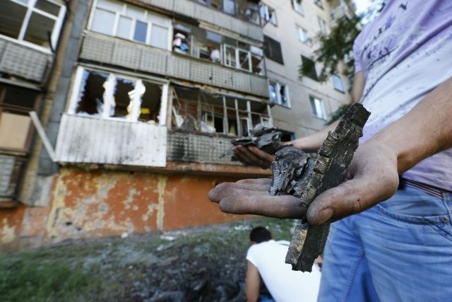 Ukrajina: Kljub prekinitvi ognja novo nasilje; separatisti vojsko obtožujejo obstreljevanja Rusije