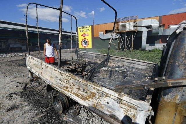 Ukrajina: Kljub prekinitvi ognja novo nasilje; separatisti vojsko obtožujejo obstreljevanja Rusije