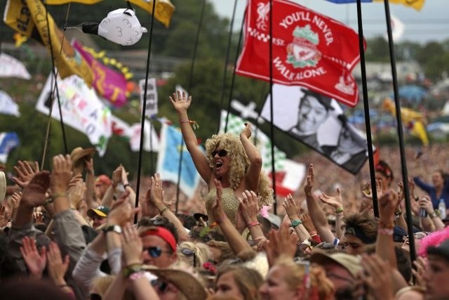 Glastonbury: Glasba, blato in Dolly Parton (foto in video)