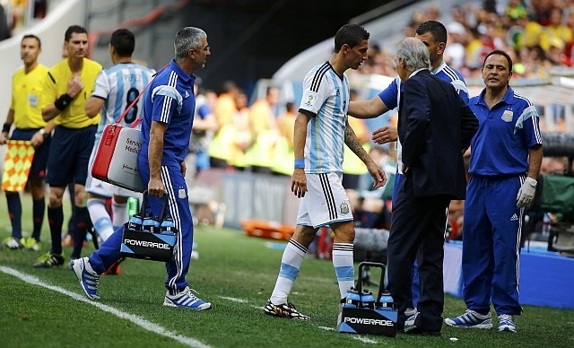 V 33. minuti je iz igre odšel poškodovani Angel di Maria, ki je verjetno končal z mundialom. (Foto: Reuters) 