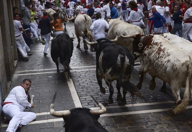 Pamplona: že prvi dan več ponesrečenih pri teku pred biki (foto)