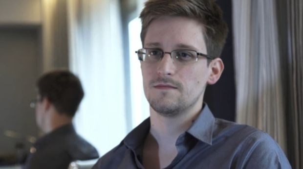 Greenwald in Hussain, ki ne živita v ZDA, sta podatke dobila od nekdanjega analitika NSA Edwarda Snowdna (na fotografiji). 