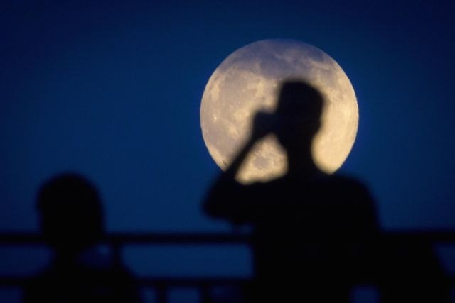 V ZDA je danes svetila super luna (foto)