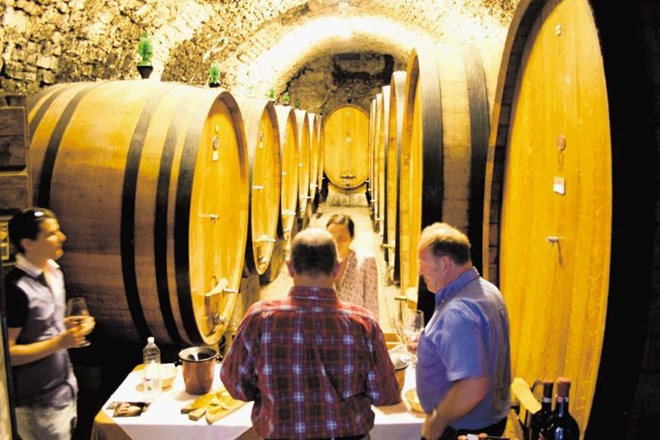 Značilna vinska klet pod mestecem Castellina in Chianti 