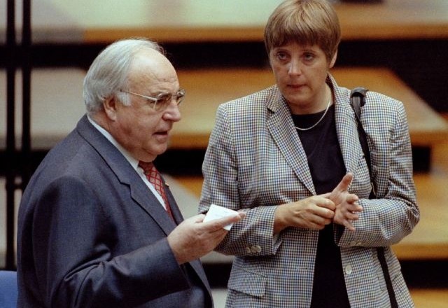 Takrat še ministrica za okolje v pogovoru s kanclerjem Helmutom Kohlom (april 1995). 