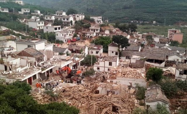 Število žrtev potresa na Kitajskem preseglo 360