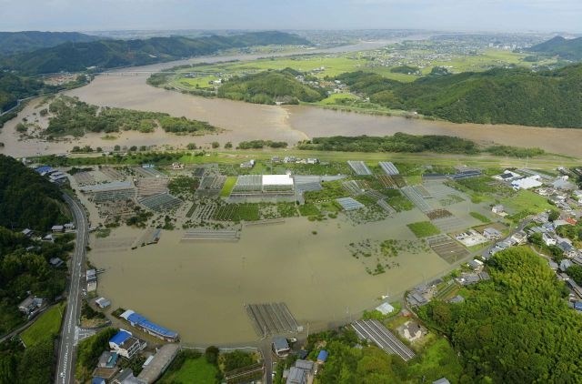 Po tajfunu Halong Japonsko stresel še potres (foto)