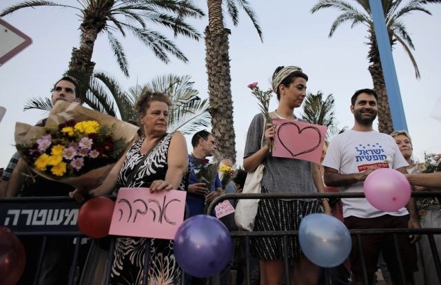 Med poroko judinje in muslimana v Izraelu tudi protesti (foto)