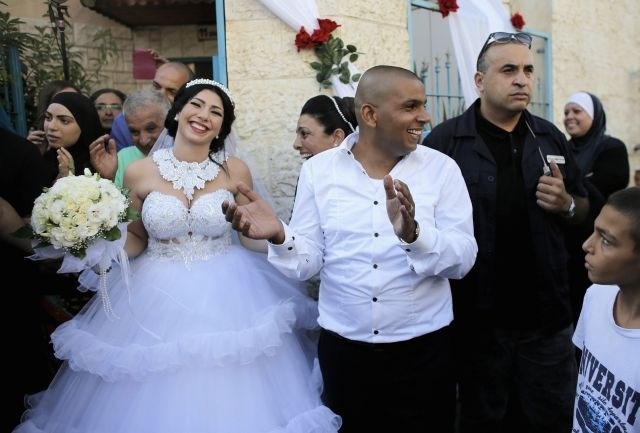 Med poroko judinje in muslimana v Izraelu tudi protesti (foto)