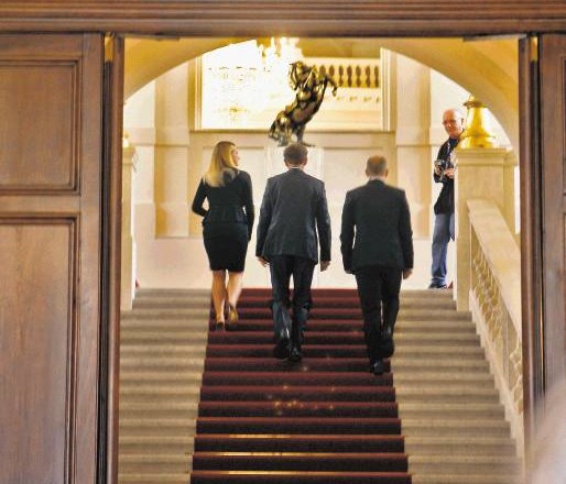 Predsednik Pahor je včeraj ob prihodu Mira Cerarja v predsedniško palačo med drugim dejal, da v Sloveniji še ni soglasja za...