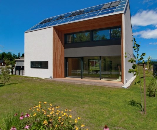 Lumarjeva aktivna hiša prikazuje bivalni stil in energijske trende prihodnosti  