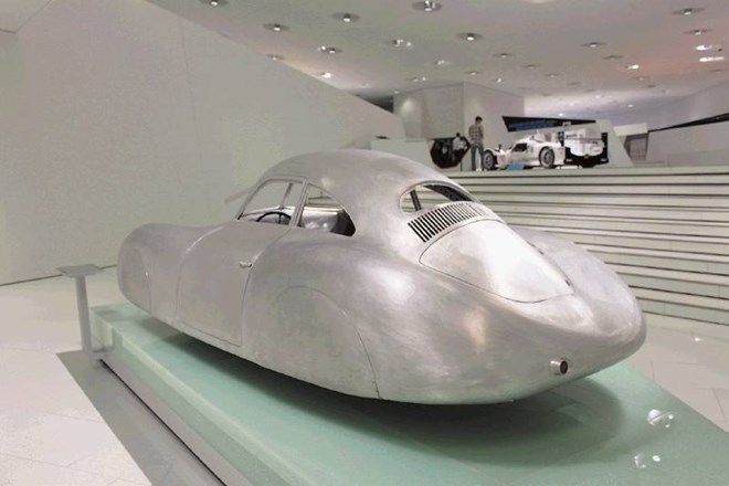 Na obisku v Porschejevem muzeju: Od športnikov do traktorja in (ne)srečnih osmic