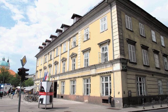 Na Mestni občini Ljubljana naj bi  več interesentov poizvedovalo o Mahrovi hiši na Krekovem trgu, zato jo je mestna uprava...