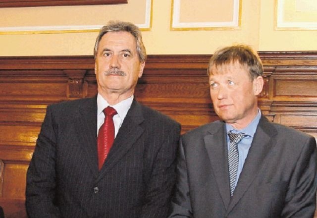 Zlatko Sraka (levo) in Uroš Ogrin (desno) prek povezanih oseb lastniško obvladujeta 75-odstotni lastniški delež Grepa. 