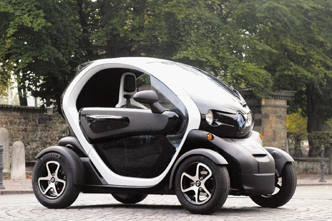 Reanult twizy (levo) in smart fortwo electric drive Andraž Zupančič 