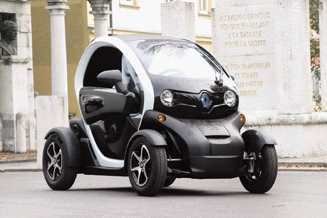 Renault twizy in smart fortwo: Malo s tega, malo z nekega drugega planeta