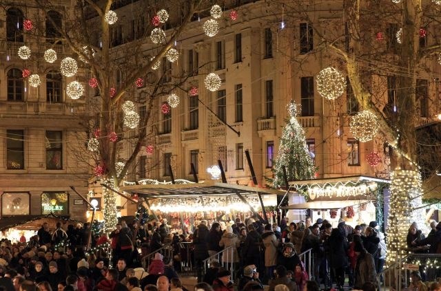 Božični sejem v Budimpešti. (Foto: Reuters) 