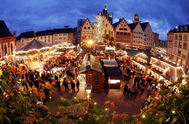 Tradicionalni predbožični sejem v Frankfurtu. (Foto: AP)  