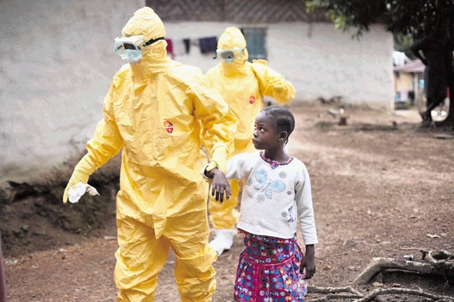 Najhujši izbruh ebole v zgodovini  Začelo se je že lani. New England Journal of Medicine je aprila ugotovil, da je prvi...