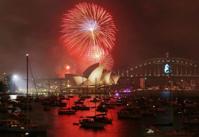 V Sydneyju so z ognjemetom novo leto proslavili še pred polnočjo. (Foto: Reuters) 