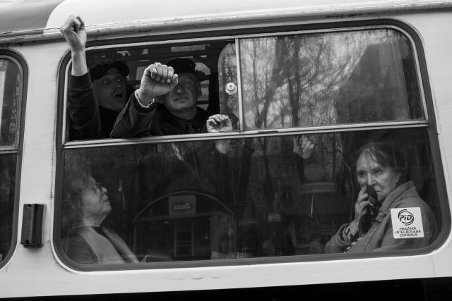 Ukrajina, Odesa - Proruski privrženci na tramvaju po končanih izgredih ob 70. letnici osvoboditve Odese izpod nacizma. 10....