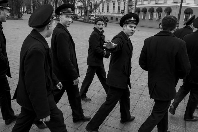 Ukrajina, Odesa - Mornariški kadeti se odpravljajo na proslavo ob 70. letnici osvoboditve Odese izpod nacizma. (Foto: Jaka...