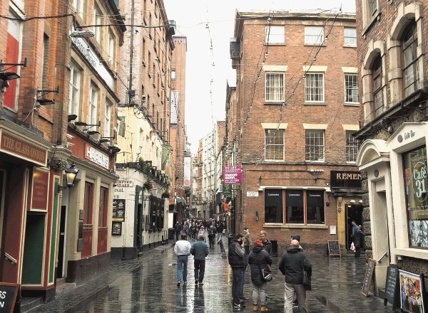 Liverpoolsko ulico Mathew danes označujejo (in uspešno tržijo) kot rojstni kraj Beatlov. Aljaž Vrabec 