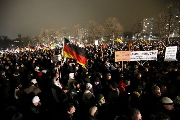 Več pomembnih Nemcev v odprtem pismu proti Pagidi, na shodih pa vedno večje število protestnikov 