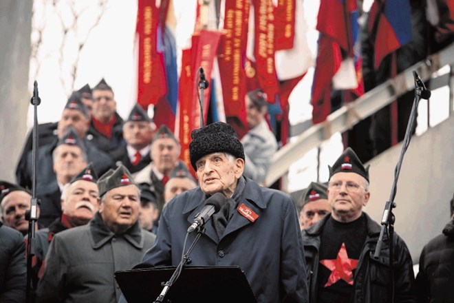 Akademik, partizan, taboriščnik, politik, diplomat, slavist dr. Anton Vratuša bo prihodnji mesec dopolnil sto let, včeraj je...