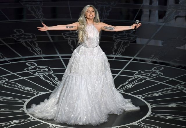 Lady Gaga med nastopom. (Foto: AP) 