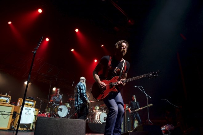 Eagles of Death Metal so tri mesece po pokolu odigrali  koncert v Parizu