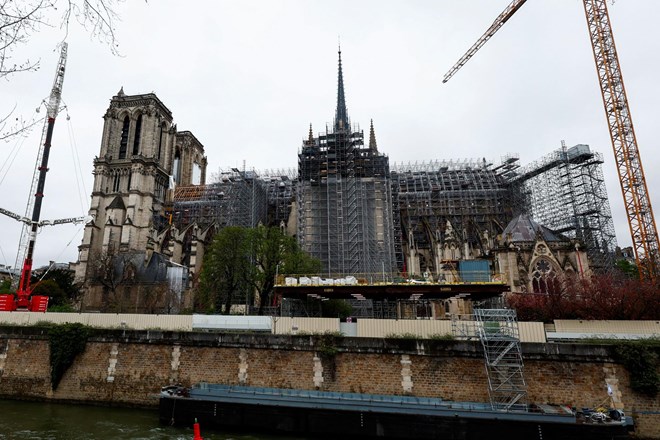 #video #foto Pet let od požara v pariški katedrali Notre Dame