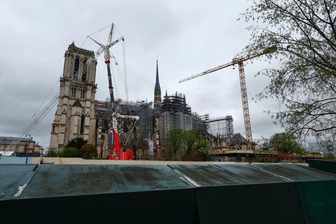 #video #foto Pet let od požara v pariški katedrali Notre Dame
