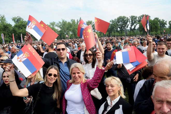 Xi ganjen ob veličastnem sprejemu v Srbiji