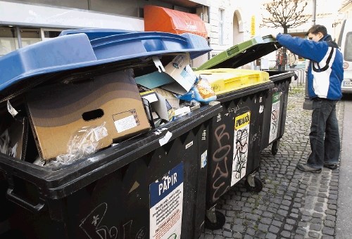 Ključna razloga za pomanjkljivo ločevanje odpadkov sta oddaljenost zbiralnikov od njihovega doma in slaba informiranost...