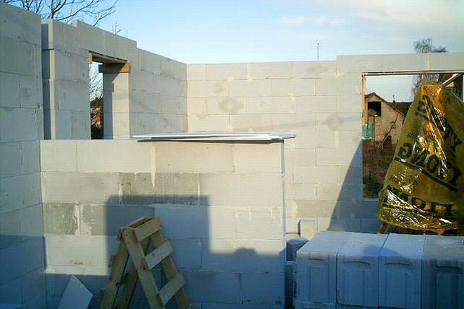 Gradnja predelnih zidov z uporabnimi zidaki Ytong