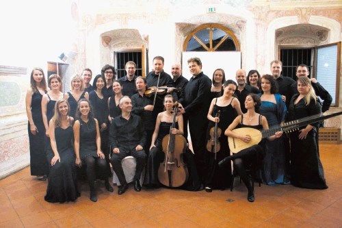 Uspešni moški zbor Vokalna akademija Ljubljana skupaj z inštrumentalno zasedbo, s katero so julija oživili baročno opero...