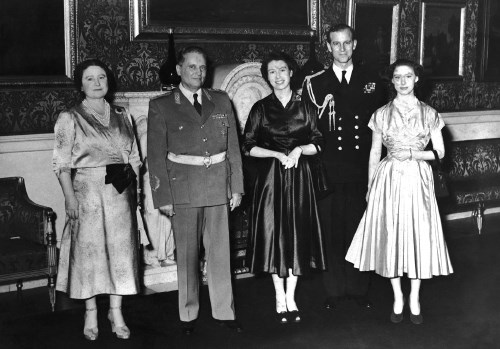 Tito je nadvse užival v družbi kronanih glav. Fotografija je nastala ob njegovem obisku v  buckinghamski palači v Londonu,...