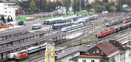 Umik tovornih tirov z glavne železniške postaje in središča mesta bi prinesel številne prednosti za potnike, od prijaznejših...