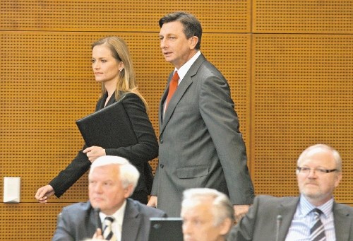 Je SD Boruta Pahorja (desno) podprla kandidaturo Tomaža Orešiča iz LDS Katarine Kresal (levo) za gospodarskega ministra, ker...
