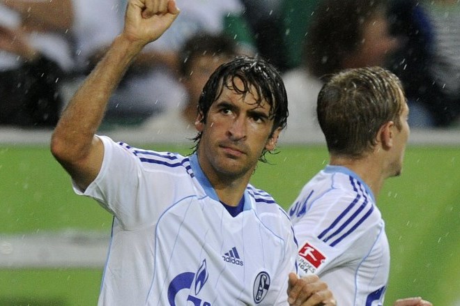 Raula pogodba s Schalkejem veže le še do konca sezone.