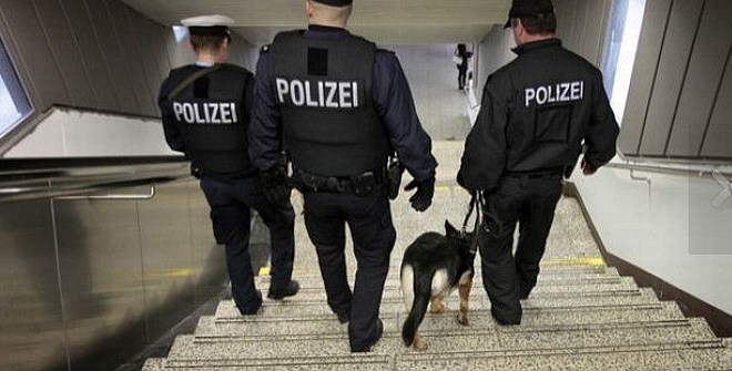 Nemški policisti mladeničevo zgodbo še preverjajo.
