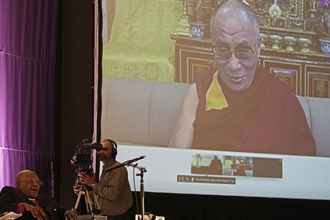 Dalajlama in Desmond Tutu namesto v živo, kar prek socialne mreže Google+