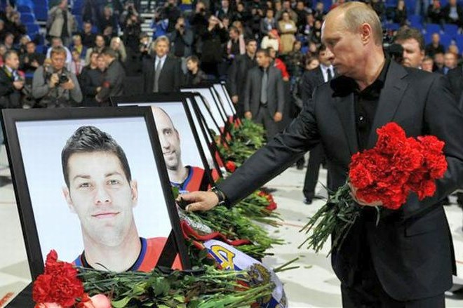 Na pogrebni slovesnosti je bil prisoten tudi Vladimir Putin. Po težkem udarcu se klub iz Jaroslavlja sedaj počasi postavlja...
