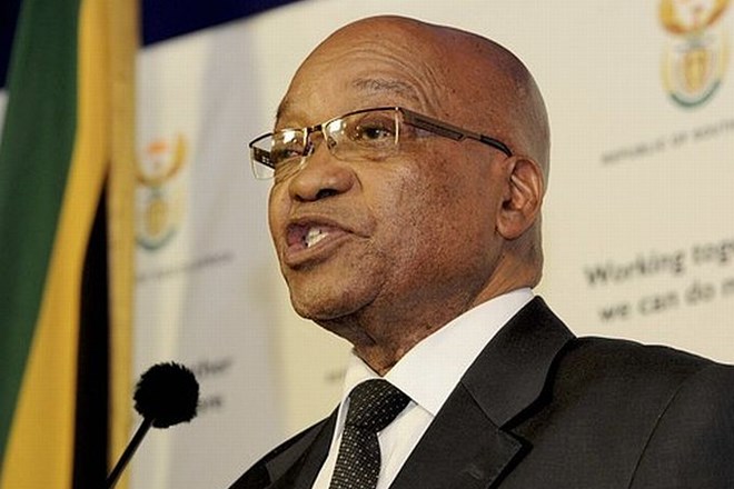Južnoafriški predsednik Jacob Zuma je danes sprožil novo ofenzivo proti korupciji in za začetek odstavil dva ministra ter...