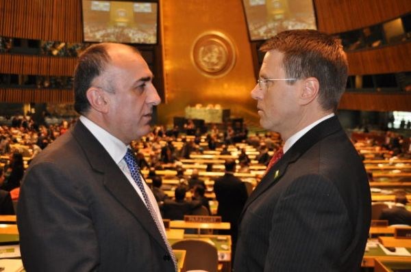 Slovenski in azerbajdžanski zunanji minister.