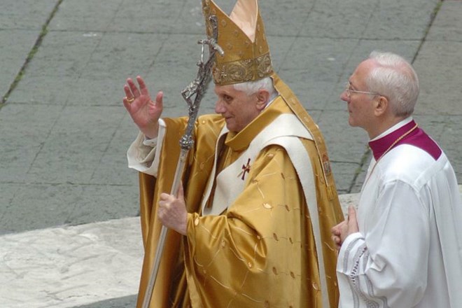 Vatikanist Politi o papežu: Kot kardinal je hotel spoštovanje do gejev, sedaj jih zavrača