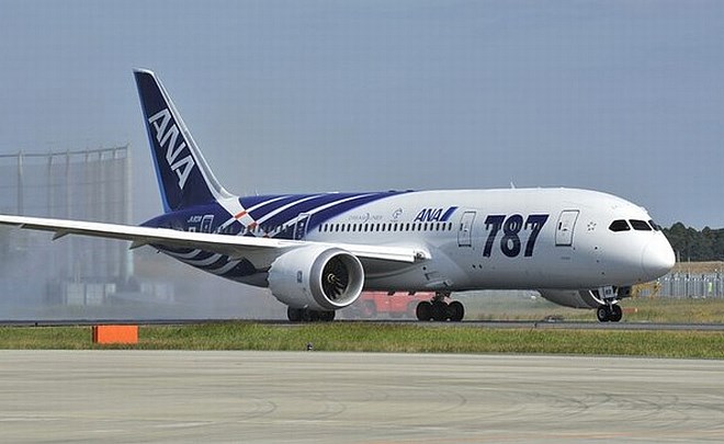 Zaradi težav s podvozjem 787 dreamliner pristal šele v drugem poskusu